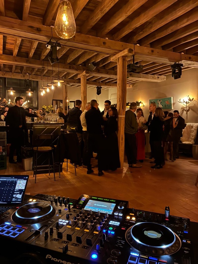 Soirée privée, confettis au-dessus de la piste